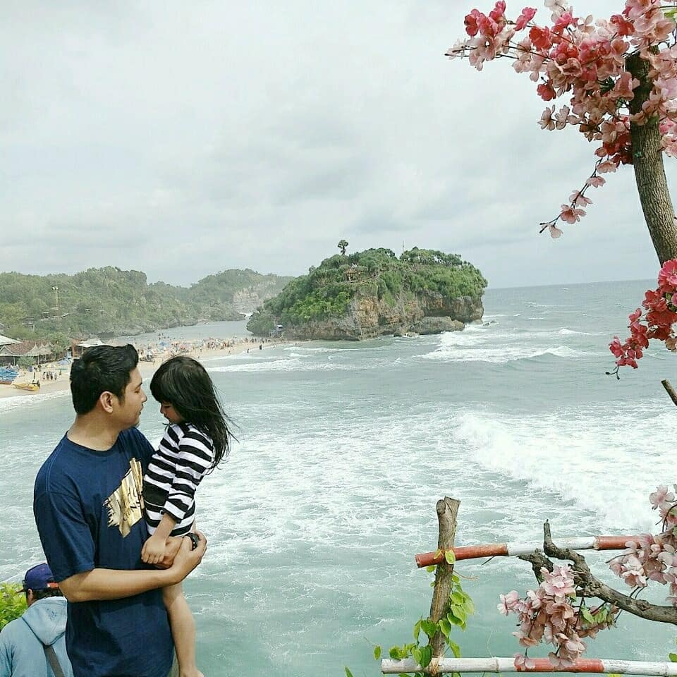 Keindahan pantai Drini Jogja Keindahan pantai Drini Jogja