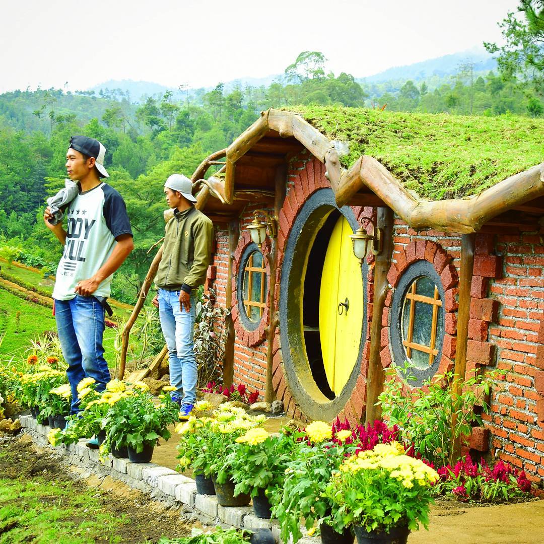 Rumah Hobbit Batu Rumah Hobbit Batu