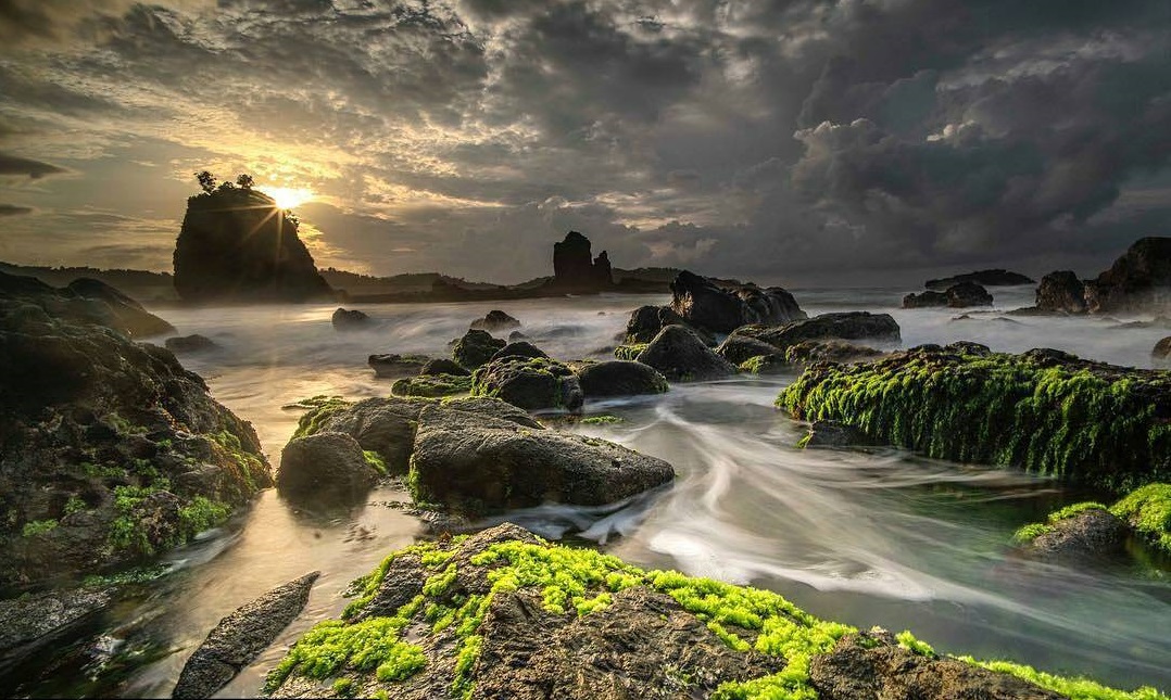 Pantai Watu Lumbung Pantai Watu Lumbung