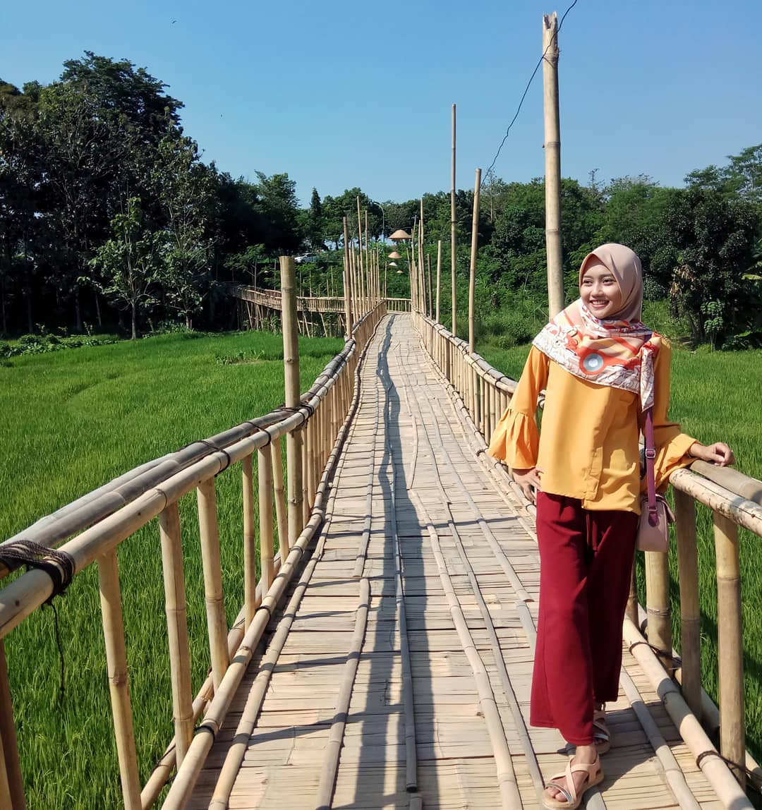 Spot Foto Jembatan Kayu Kampung Flory Spot Foto Jembatan Kayu Kampung Flory