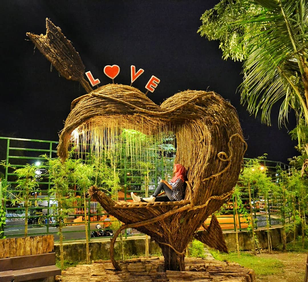 Taman Pule XT Square Taman Pule XT Square