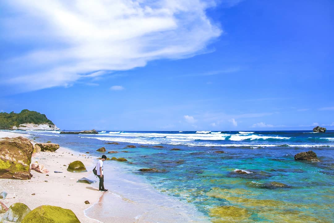 Pantai di Pacitan Pantai di Pacitan