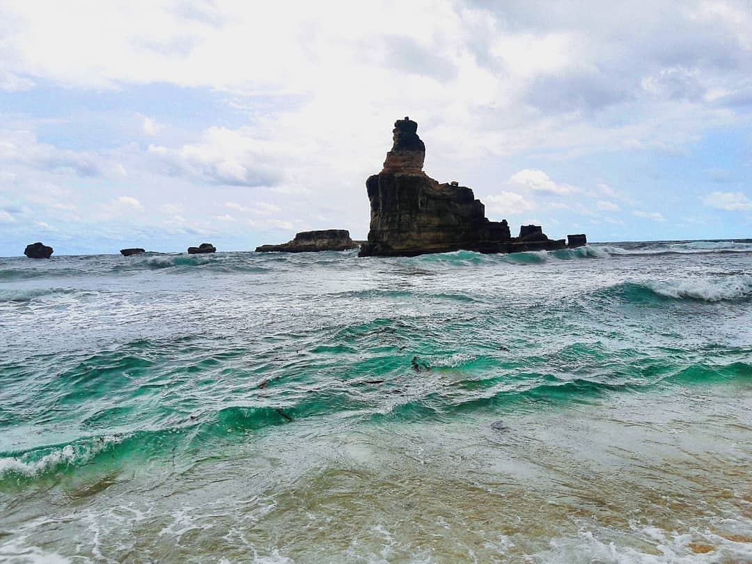 Spot renang diving dan surfing di pantai Pacitan Spot renang diving dan surfing di pantai Pacitan