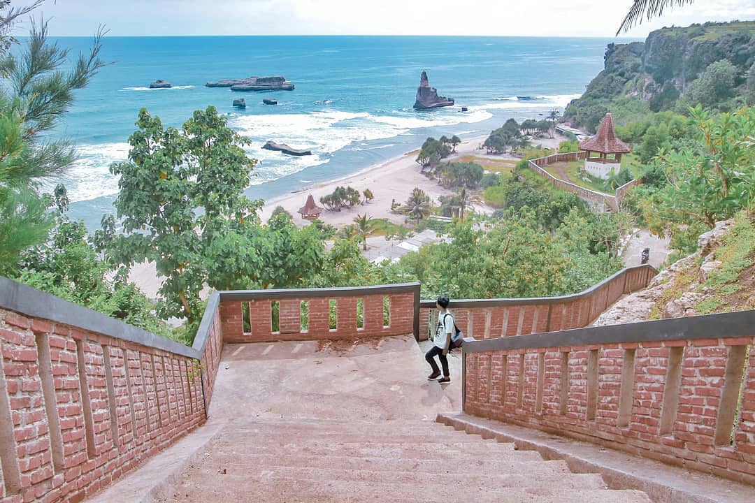 Tembok Cina Di Pantai Buyutan Pacitan Tembok Cina Di Pantai Buyutan Pacitan